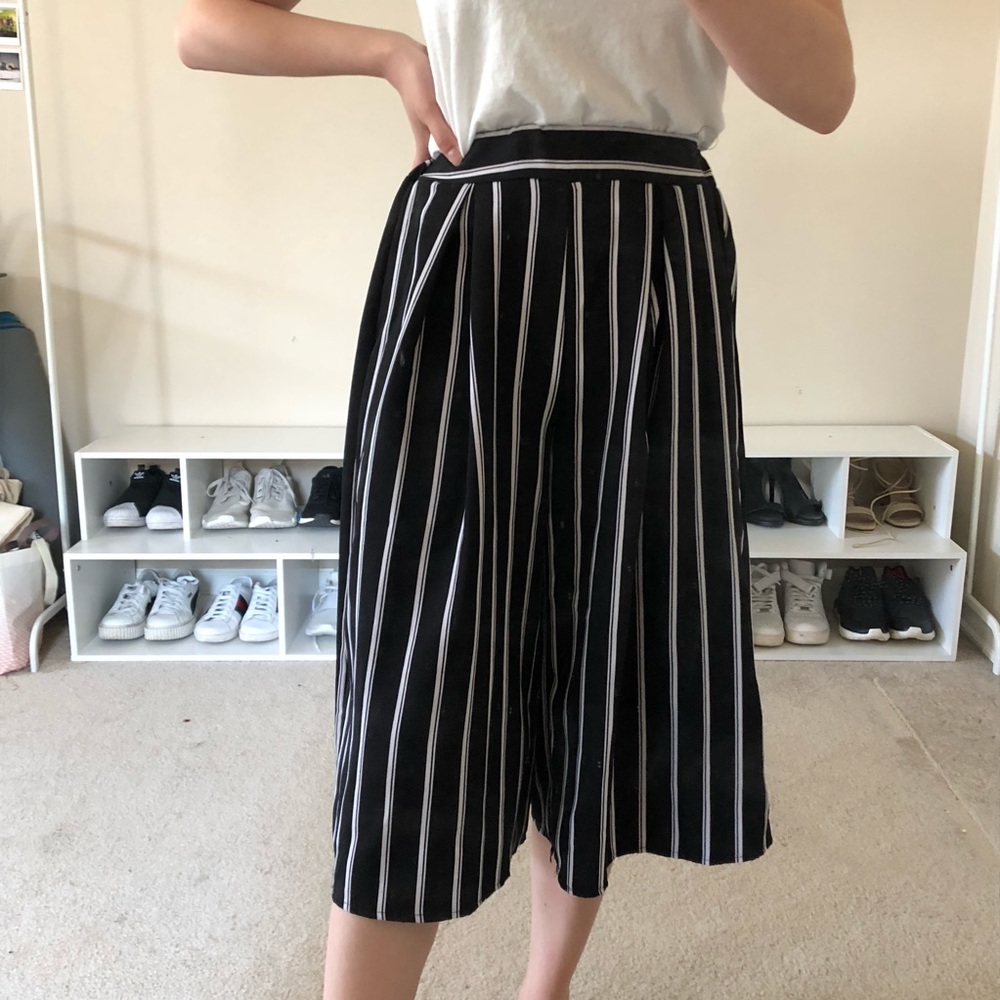 Striped Wide legged Cropped Culottes